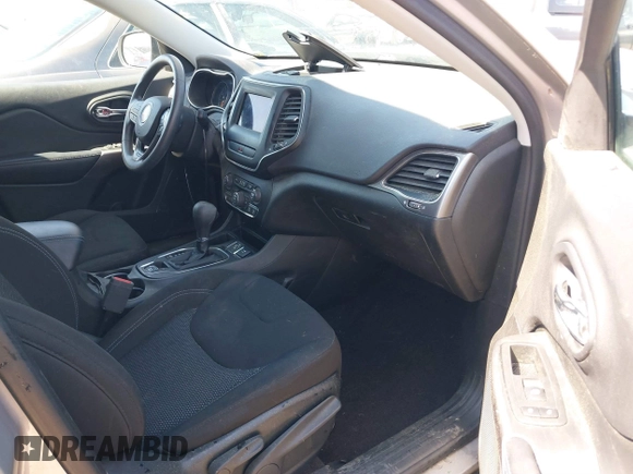 2019 Jeep Cherokee Latitude with VIN 1C4PJLCB3KD206922, listed as a IAAI auction lot 41904629 with 84,665 mi miles. Bid and sale history available at carsss.com. Image 5.