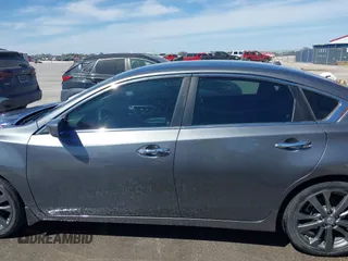 2018 Nissan Altima 2.5 SR with VIN 1N4AL3AP7JC475451, listed as a IAAI auction lot 41814760 with 38,440 mi miles. Bid and sale history available at carsss.com. Image 14.