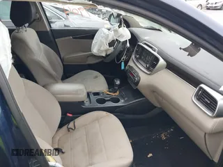 2019 Kia Sorento LX with VIN 5XYPGDA33KG529370, listed as a IAAI auction lot 41667904 with 173,123 mi miles. Bid and sale history available at carsss.com. Image 5.