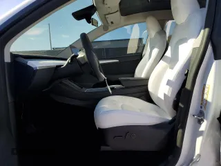 2024 Tesla Model Y with VIN 7SAYGDED3RF130826, listed as a Copart auction lot 47735185 with 10,467 mi miles and Non Repairable. Bid and sale history available at DreamBid. Image 7.