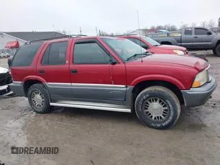 1998 GMC Jimmy SLT z VIN 1GKDT13W6W2546446, wystawiony jako IAAI lot #41172141 z przebiegiem 174 701 mil mil oraz . Historia ofert i sprzedaży dostępna na DreamBid. Obrazek 13.