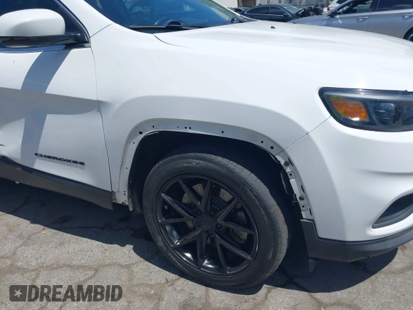 2020 Jeep Cherokee Latitude Plus z VIN 1C4PJLLB5LD625047, wystawiony jako IAAI lot #42246428 z przebiegiem 69 625 mil mil oraz . Historia ofert i sprzedaży dostępna na DreamBid. Obrazek 18.