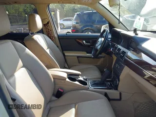 2010 Mercedes-Benz GLK GLK 350 with VIN WDCGG8HB3AF485743, listed as a IAAI auction lot 41998812 with 158,887 mi miles. Bid and sale history available at carsss.com. Image 5.