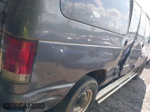 2007 Ford Econoline Passenger XL with VIN 1FBNE31L47DA67614, listed as a IAAI auction lot 42117167 with 217,090 mi miles. Bid and sale history available at carsss.com. Image 12.