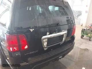 2006 Lincoln Navigator Luxury with VIN 5LMFU27556LJ14538, listed as a IAAI auction lot 41608330 with 265,838 mi miles. Bid and sale history available at carsss.com. Image 6.