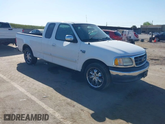 2000 Ford F-150 XL with VIN 1FTRX17LXYKA19714, listed as a IAAI auction lot 41996370 with 0 mi miles. Bid and sale history available at carsss.com. Image 1.