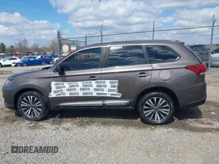 2020 Mitsubishi Outlander ES z VIN JA4AZ3A33LZ015378, wystawiony jako IAAI lot #41887351 z przebiegiem 113 349 mil mil oraz . Historia ofert i sprzedaży dostępna na DreamBid. Obrazek 15.