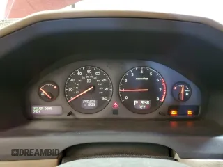 2001 Volvo V70 с VIN YV1SZ58D711038026, выставлен на аукционе Copart как лот 56110455 с пробегом 240 309 миль миль и Списание • Salvage title. История ставок и продаж доступна на DreamBid. Изображение 9.