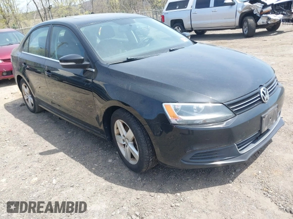 2013 Volkswagen Jetta TDI w/Premium z VIN 3VW3L7AJ4DM275326, wystawiony jako IAAI lot #42113541 z przebiegiem 166 357 mil mil oraz . Historia ofert i sprzedaży dostępna na DreamBid. Obrazek 1.