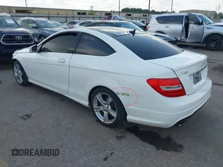 2015 Mercedes-Benz C 250 с VIN WDDGJ4HB2FG406506, выставлен на аукционе IAAI как лот 42429753 с пробегом 125 609 миль миль и . История ставок и продаж доступна на DreamBid. Изображение 3.