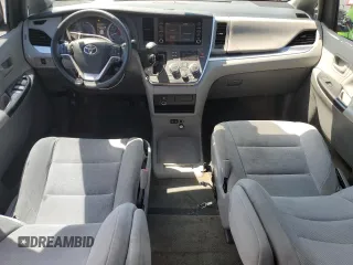 2018 Toyota Sienna L with VIN 5TDZZ3DCXJS928724, listed as a Copart auction lot 58067154 with 233,628 mi miles and Salvage Title. Bid and sale history available at DreamBid. Image 8.