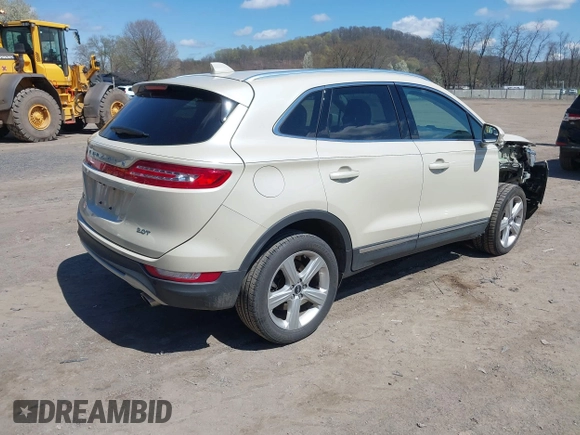 2018 Lincoln MKC Premiere with VIN 5LMCJ1C9XJUL03767, listed as a IAAI auction lot 42055927 with 39,718 mi miles and . Bid and sale history available at DreamBid. Image 4.