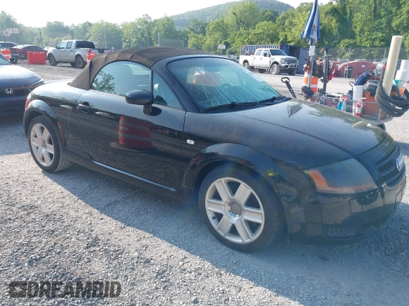 2004 Audi TT z VIN TRUTC28N241016061, wystawiony jako IAAI lot #42413028 z przebiegiem 175 236 mil mil oraz . Historia ofert i sprzedaży dostępna na DreamBid. Obrazek 1.