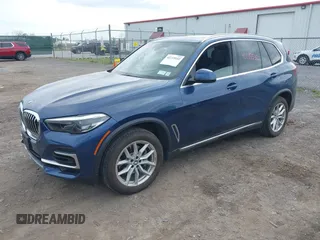 2022 BMW X5 xDrive40i z VIN 5UXCR6C08N9J99866, wystawiony jako IAAI lot #42215532 z przebiegiem 53 484 mil mil oraz . Historia ofert i sprzedaży dostępna na DreamBid. Obrazek 2.