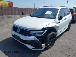 2024 Volkswagen Tiguan SE R-Line Black with VIN 3VVCB7AX7RM085619, listed as a IAAI auction lot 42325566 with 10,615 mi miles and . Bid and sale history available at DreamBid. Image 18.