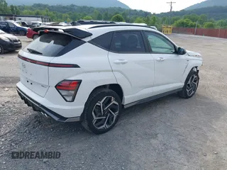 2025 Hyundai Kona с VIN KM8HBCA39SU190377, выставлен на аукционе IAAI как лот 42422763 с пробегом 3 131 миль миль и . История ставок и продаж доступна на DreamBid. Изображение 4.