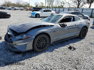 2021 Ford Mustang GT z VIN 1FA6P8CF0M5147552, wystawiony jako Copart lot #45904745 z przebiegiem Nie podano mil oraz Nie do naprawy. Historia ofert i sprzedaży dostępna na DreamBid. Obrazek 1.