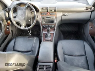 2003 Mercedes-Benz C 240 z VIN WDBRH81J23F385907, wystawiony jako Copart lot #41348675 z przebiegiem 147 913 mil mil oraz Tytuł czysty. Historia ofert i sprzedaży dostępna na DreamBid. Obrazek 8.