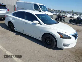 2015 Nissan Altima SV z VIN 1N4AL3AP1FC465716, wystawiony jako IAAI lot #42310684 z przebiegiem 109 616 mil mil oraz . Historia ofert i sprzedaży dostępna na DreamBid. Obrazek 1.