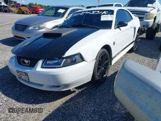 2004 Ford Mustang Standard z VIN 1FAFP40654F229283, wystawiony jako IAAI lot #42309648 z przebiegiem 164 610 mil mil oraz . Historia ofert i sprzedaży dostępna na DreamBid. Obrazek 2.