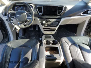 2021 Chrysler Pacifica Touring L with VIN 2C4RC1BG1MR552939, listed as a Copart auction lot 45279645 with 67,229 mi miles and Salvage Title. Bid and sale history available at DreamBid. Image 8.