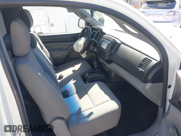 2014 Toyota Tacoma z VIN 5TFNX4CN0EX036172, wystawiony jako IAAI lot #42257113 z przebiegiem 171 601 mil mil oraz . Historia ofert i sprzedaży dostępna na DreamBid. Obrazek 8.
