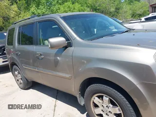 2011 Honda Pilot Touring with VIN 5FNYF4H94BB021952, listed as a IAAI auction lot 41985940 with 170,043 mi miles. Bid and sale history available at carsss.com. Image 12.