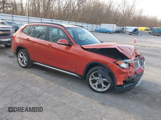 2013 BMW X1 xDrive28i z VIN WBAVL1C52DVR88401, wystawiony jako IAAI lot #42027278 z przebiegiem 123 115 mil mil oraz . Historia ofert i sprzedaży dostępna na DreamBid. Obrazek 1.