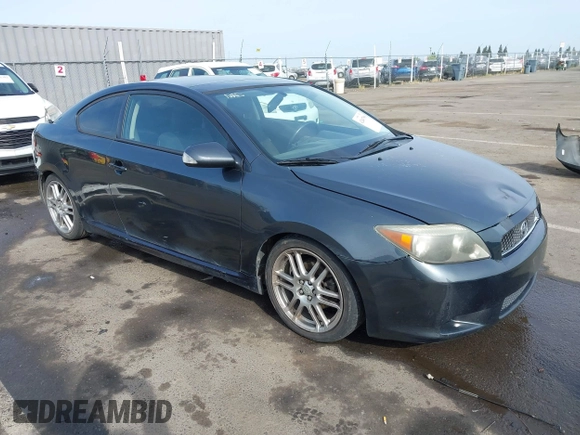 2005 Scion tC z VIN JTKDE167750027919, wystawiony jako IAAI lot #42047588 z przebiegiem 132 831 mil mil oraz . Historia ofert i sprzedaży dostępna na DreamBid. Obrazek 1.