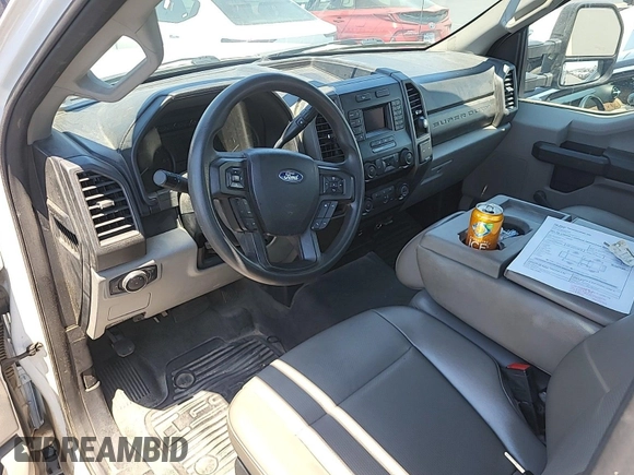 2020 Ford F-250 XL z VIN 1FDBF2B61LED11752, wystawiony jako IAAI lot #42786941 z przebiegiem 156 342 mil mil oraz . Historia ofert i sprzedaży dostępna na DreamBid. Obrazek 29.