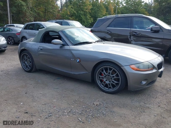 2004 BMW Z4 2.5i with VIN 4USBT33464LR66898, listed as a IAAI auction lot 40327994 with 83,019 mi miles. Bid and sale history available at carsss.com. Image 1.