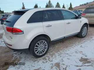 2011 Lincoln MKX with VIN 2LMDJ8JK0BBJ28172, listed as a IAAI auction lot 41083250 with 145,402 mi miles. Bid and sale history available at carsss.com. Image 4.