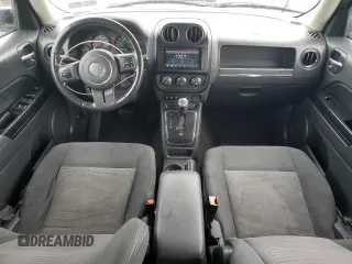 2011 Jeep Patriot Latitude z VIN 1J4NF1GB2BD280818, wystawiony jako Copart lot #56779975 z przebiegiem 172 738 mil mil oraz Czysty tytuł • Clean title. Historia ofert i sprzedaży dostępna na DreamBid. Obrazek 8.