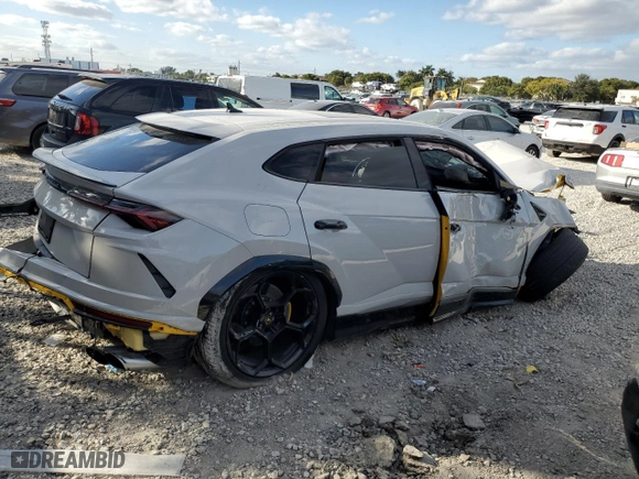 2021 Lamborghini Urus with VIN ZPBUA1ZL3MLA15560, listed as a Copart auction lot 87871715 with 30,693 mi miles and Non Repairable. Bid and sale history available at carsss.com. Image 3.