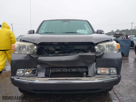 2011 Toyota 4Runner SR5 with VIN JTEZU5JR5B5018288, listed as a IAAI auction lot 41554553 with 206,106 mi miles. Bid and sale history available at carsss.com. Image 12.