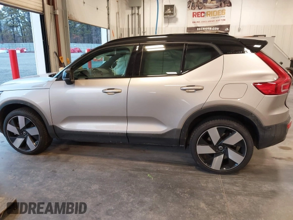 2023 Volvo XC40 Ultimate z VIN YV4ED3UM4P2052302, wystawiony jako IAAI lot #41350191 z przebiegiem 8 542 mil mil oraz . Historia ofert i sprzedaży dostępna na DreamBid. Obrazek 14.