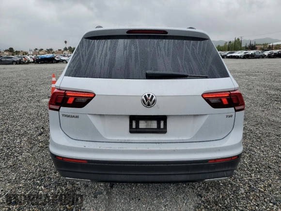 2018 Volkswagen Tiguan S with VIN 3VV1B7AXXJM067370, listed as a Copart auction lot 53645945 with 143,137 mi miles and Salvage title. Bid and sale history available at DreamBid. Image 6.