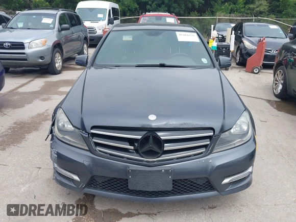 2014 Mercedes-Benz C 250 Sport z VIN WDDGF4HB5EA964773, wystawiony jako IAAI lot #42416375 z przebiegiem 113 333 mil mil oraz . Historia ofert i sprzedaży dostępna na DreamBid. Obrazek 12.