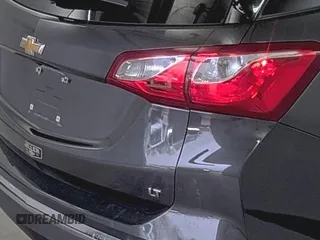 2020 Chevrolet Equinox LT z VIN 2GNAXKEV4L6236136, wystawiony jako IAAI lot #42556211 z przebiegiem 87 001 mil mil oraz . Historia ofert i sprzedaży dostępna na DreamBid. Obrazek 29.