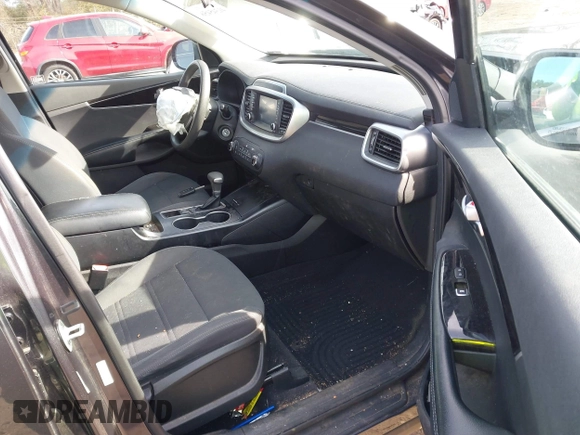 2019 Kia Sorento L with VIN 5XYPG4A30KG476773, listed as a IAAI auction lot 41345456 with 160,706 mi miles. Bid and sale history available at carsss.com. Image 5.
