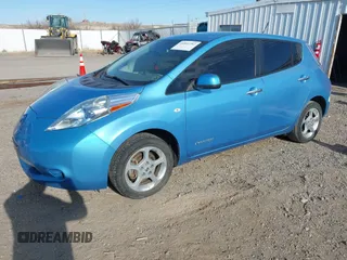 2011 Nissan LEAF SL-e with VIN JN1AZ0CP8BT005373, listed as a IAAI auction lot 41892292 with 98,245 mi miles. Bid and sale history available at carsss.com. Image 2.