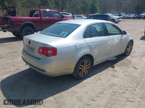 2006 Volkswagen Jetta 2.5L z VIN 3VWRF71K76M707615, wystawiony jako IAAI lot #42070579 z przebiegiem 180 873 mil mil oraz . Historia ofert i sprzedaży dostępna na DreamBid. Obrazek 4.