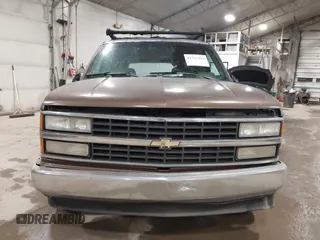 1994 GMC Suburban with VIN 1GKEC16K1RJ738915, listed as a IAAI auction lot 41717424 with 173,338 mi miles. Bid and sale history available at carsss.com. Image 11.
