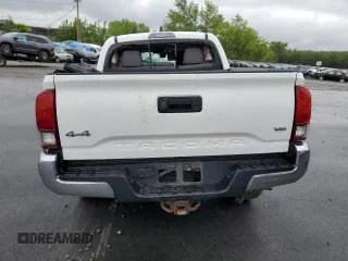 2020 Toyota Tacoma SR5 z VIN 3TMCZ5AN2LM339564, wystawiony jako Copart lot #57871255 z przebiegiem Nie podano mil oraz Szkoda całkowita • Salvage title. Historia ofert i sprzedaży dostępna na DreamBid. Obrazek 6.