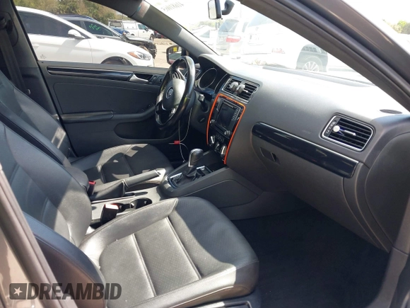 2018 Volkswagen Jetta SE Sport with VIN 3VWD17AJ6JM219426, listed as a IAAI auction lot 41681065 with 70,042 mi miles and . Bid and sale history available at DreamBid. Image 5.