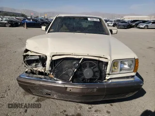 1984 Mercedes-Benz 300 SD z VIN WDBCB20A7EA016286, wystawiony jako Copart lot #76601734 z przebiegiem 110 036 mil mil oraz Szkoda całkowita • Salvage title. Historia ofert i sprzedaży dostępna na DreamBid. Obrazek 5.