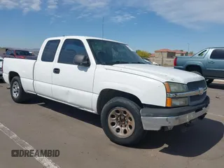 2005 Chevrolet Silverado 1500 LS with VIN 2GCEC19V351168700, listed as a IAAI auction lot 42018925 with 229,386 mi miles. Bid and sale history available at carsss.com. Image 1.