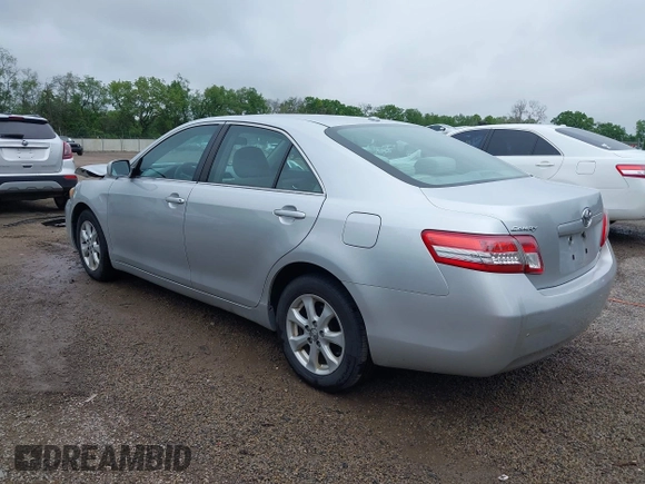 2011 Toyota Camry LE z VIN 4T1BF3EK6BU671814, wystawiony jako IAAI lot #42367753 z przebiegiem 182 728 mil mil oraz . Historia ofert i sprzedaży dostępna na DreamBid. Obrazek 3.