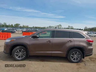 2017 Toyota Highlander XLE with VIN 5TDJZRFH4HS483304, listed as a IAAI auction lot 42134994 with 115,322 mi miles and . Bid and sale history available at DreamBid. Image 14.
