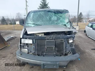 2002 GMC Savana z VIN 1GTHG39R121203395, wystawiony jako IAAI lot #41739349 z przebiegiem 140 692 mil mil oraz . Historia ofert i sprzedaży dostępna na DreamBid. Obrazek 13.